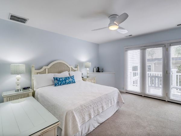 Coastal Luxury at North Forest Beach: Spacious 6-Bed, 5-Bath Retreat