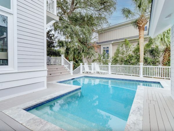 Coastal Luxury at North Forest Beach: Spacious 6-Bed, 5-Bath Retreat