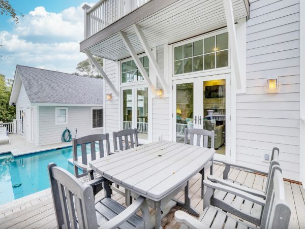 Coastal Luxury at North Forest Beach: Spacious 6-Bed, 5-Bath Retreat