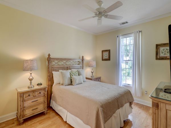 Shipyard Lovely Three Bedroom Vacation Home Sleeps 6 Guests