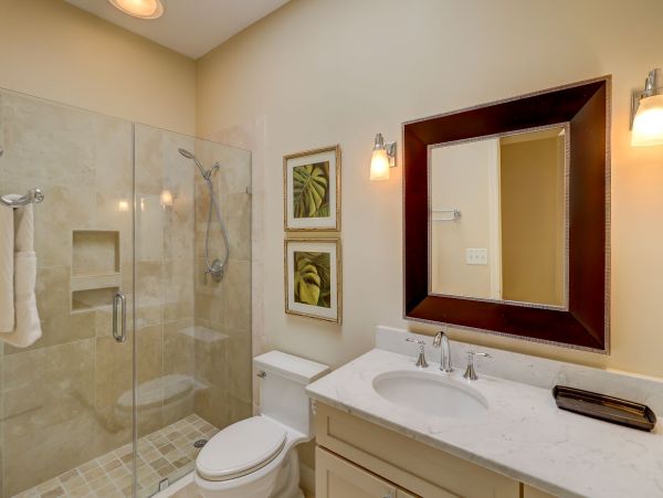 Shipyard Lovely Three Bedroom Vacation Home Sleeps 6 Guests