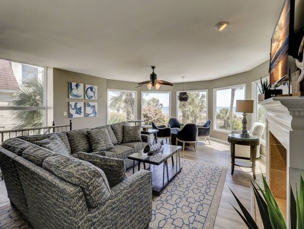 3-Story Beachfront Vacation Pool Home In Hilton Head