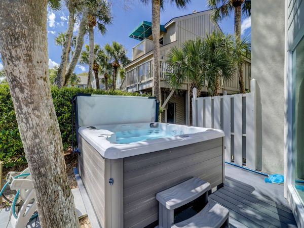 3-Story Beachfront Vacation Pool Home In Hilton Head