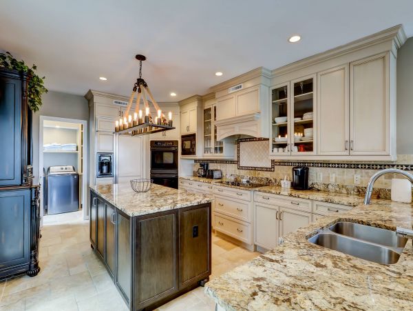 3-Story Beachfront Vacation Pool Home In Hilton Head