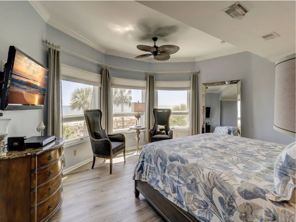 3-Story Beachfront Vacation Pool Home In Hilton Head
