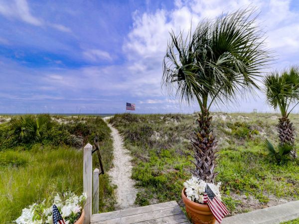 3-Story Beachfront Vacation Pool Home In Hilton Head