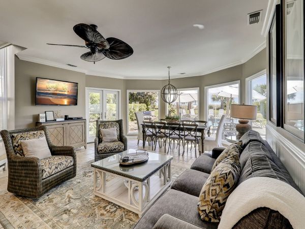 3-Story Beachfront Vacation Pool Home In Hilton Head