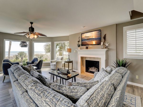 3-Story Beachfront Vacation Pool Home In Hilton Head