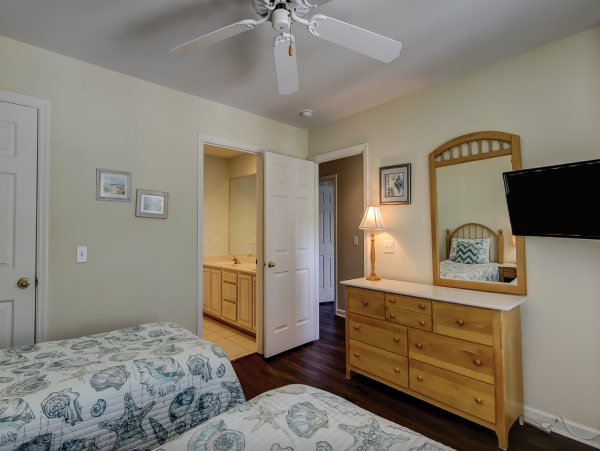 Charming Vacation Rental on Hilton Head 4 Bedrooms Sleeps 10