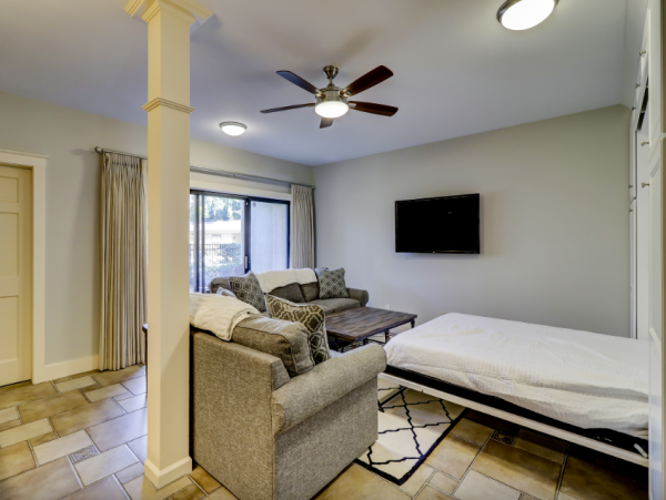 Hilton Head Getaway: 4-Bed Villa, Pool & Beach Access