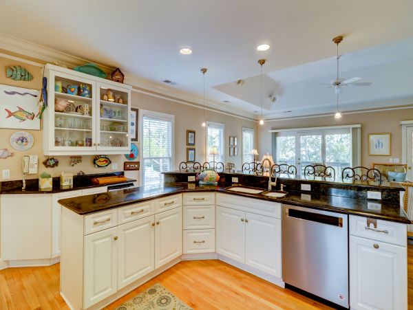 Walk to Beach Hilton Head Vacation Home 6 Bedrooms with Pool