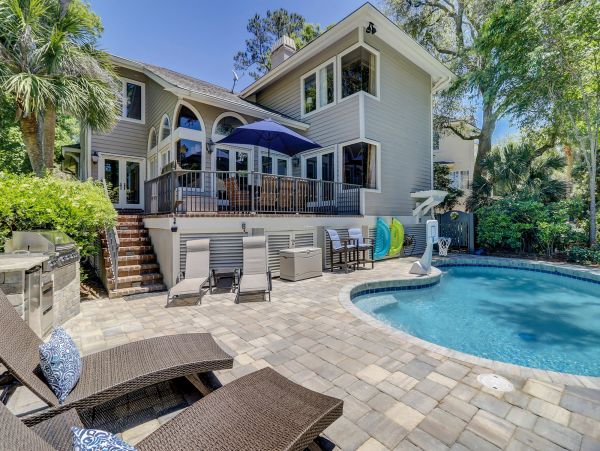 PALMETTO DUNES 4 BEDROOM POOL HOME ON GOLF COURSE