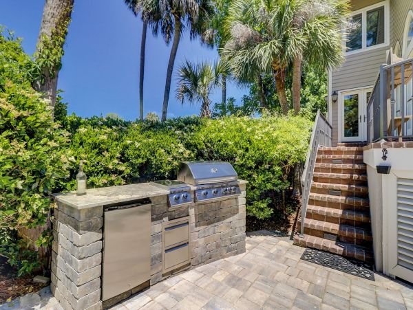 PALMETTO DUNES 4 BEDROOM POOL HOME ON GOLF COURSE