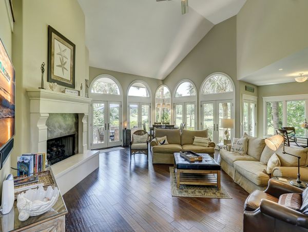 PALMETTO DUNES 4 BEDROOM POOL HOME ON GOLF COURSE