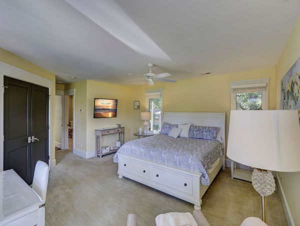 PALMETTO DUNES 4 BEDROOM POOL HOME ON GOLF COURSE