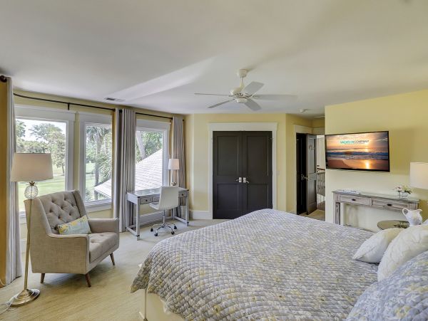 PALMETTO DUNES 4 BEDROOM POOL HOME ON GOLF COURSE