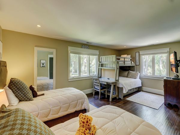 PALMETTO DUNES 4 BEDROOM POOL HOME ON GOLF COURSE