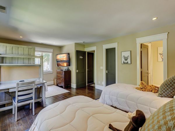 PALMETTO DUNES 4 BEDROOM POOL HOME ON GOLF COURSE