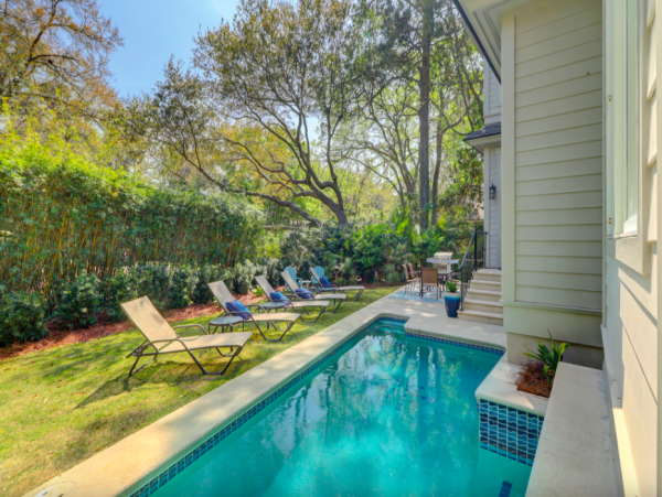 Beautiful Hilton Head Cottage with a Pool - Walk to Beach