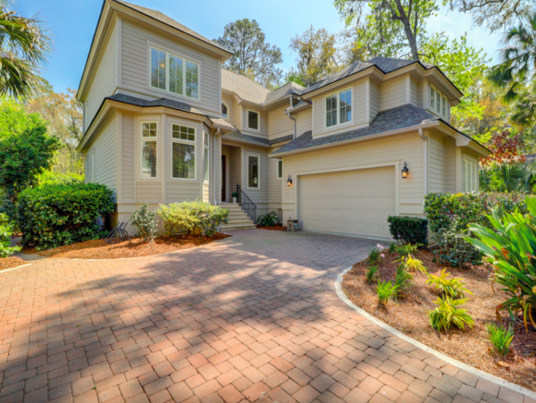 Beautiful Hilton Head Cottage with a Pool - Walk to Beach