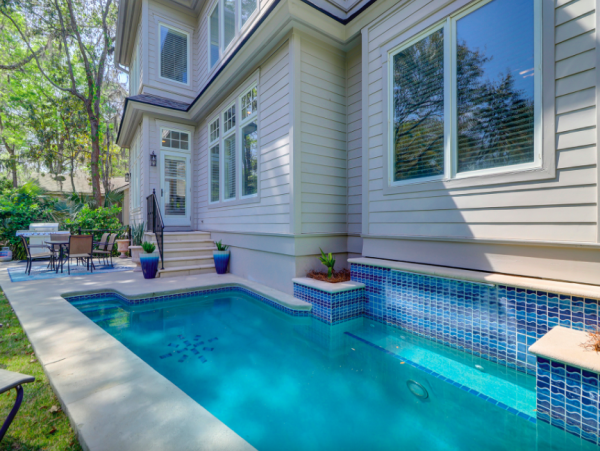Beautiful Hilton Head Cottage with a Pool - Walk to Beach
