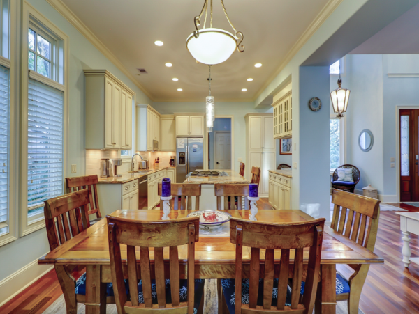 Beautiful Hilton Head Cottage with a Pool - Walk to Beach