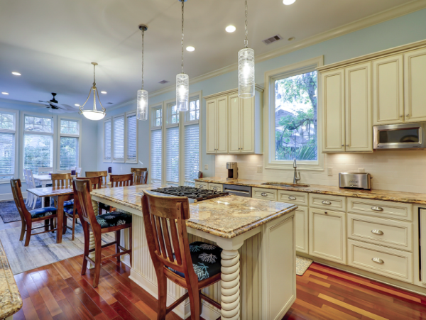 Beautiful Hilton Head Cottage with a Pool - Walk to Beach