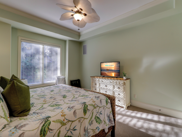 Beautiful Hilton Head Cottage with a Pool - Walk to Beach
