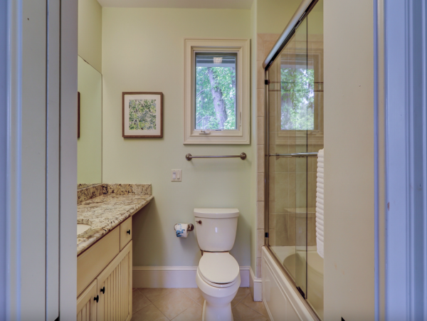 Beautiful Hilton Head Cottage with a Pool - Walk to Beach