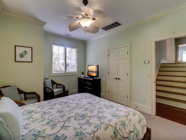 Beautiful Hilton Head Cottage with a Pool - Walk to Beach