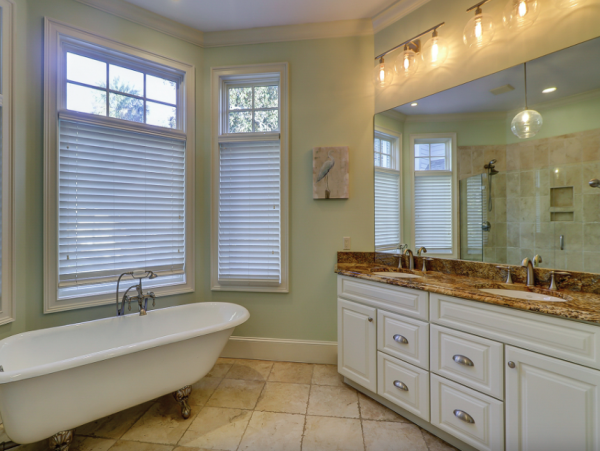 Beautiful Hilton Head Cottage with a Pool - Walk to Beach