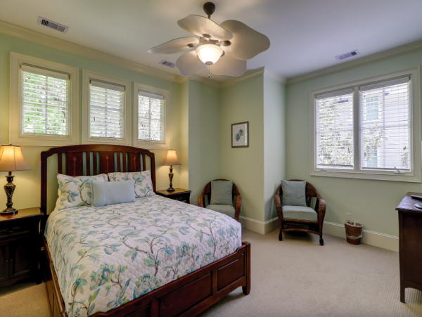 Beautiful Hilton Head Cottage with a Pool - Walk to Beach