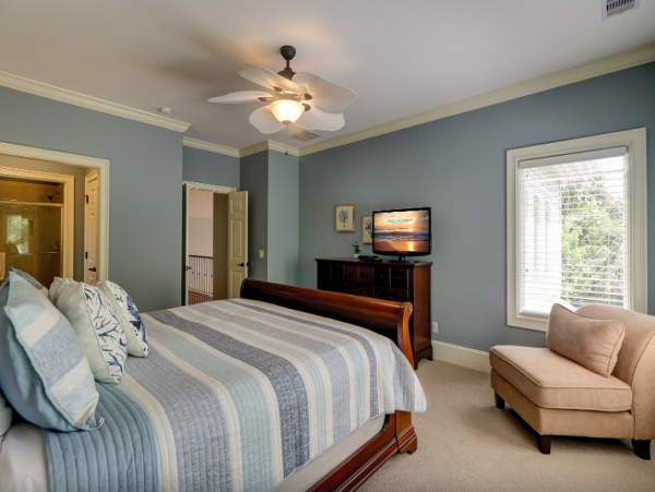 Beautiful Hilton Head Cottage with a Pool - Walk to Beach