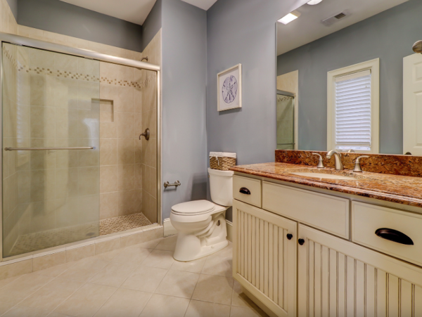 Beautiful Hilton Head Cottage with a Pool - Walk to Beach