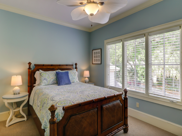 Beautiful Hilton Head Cottage with a Pool - Walk to Beach