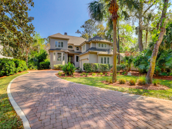 Beautiful Hilton Head Cottage with a Pool - Walk to Beach