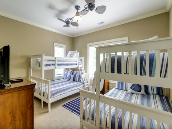 Beautiful Hilton Head Cottage with a Pool - Walk to Beach