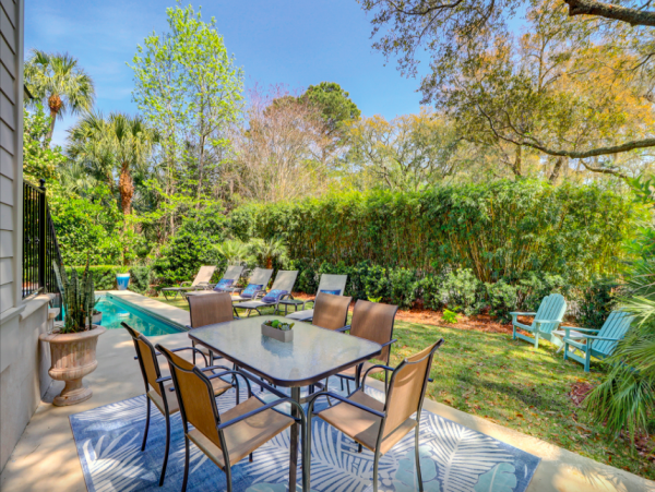 Beautiful Hilton Head Cottage with a Pool - Walk to Beach