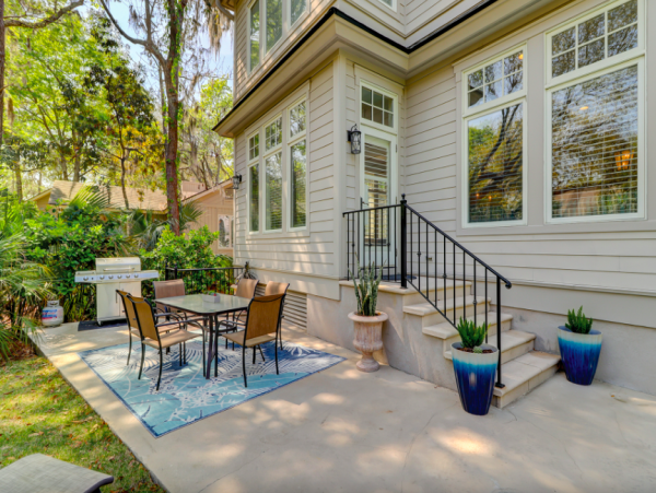 Beautiful Hilton Head Cottage with a Pool - Walk to Beach