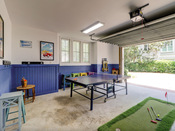 Beautiful Hilton Head Cottage with a Pool - Walk to Beach