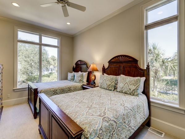 HILTON HEAD 6 BEDROOMS OCEANFRONT SLEEPS 18