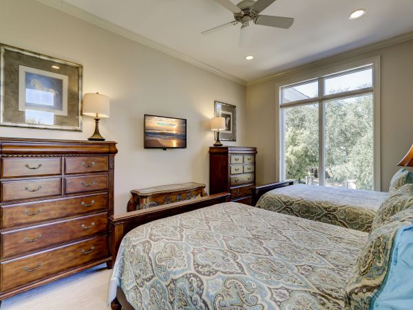 HILTON HEAD 6 BEDROOMS OCEANFRONT SLEEPS 18