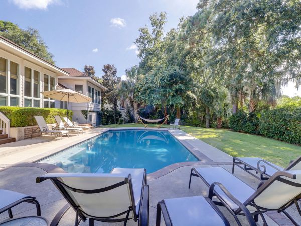 Beautiful 7 Bedroom Luxury Pool Home in Hilton Head