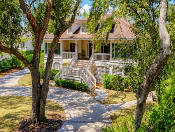 Beautiful 7 Bedroom Luxury Pool Home in Hilton Head