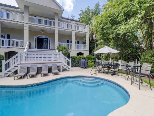 One Block to Beach 6 Bedroom Pool Home