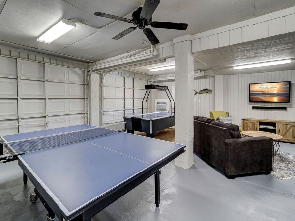 Walk To Beach, 6 Bed & 6 Baths Property
