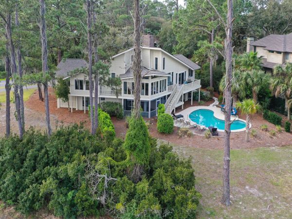 Walk To Beach, 6 Bed & 6 Baths Property