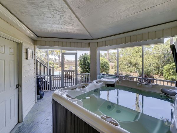 Walk To Beach, 6 Bed & 6 Baths Property