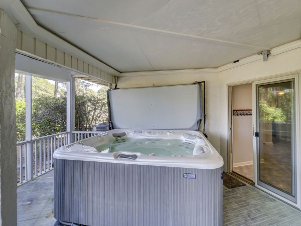 Walk To Beach, 6 Bed & 6 Baths Property