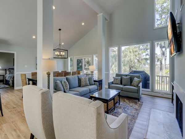Walk To Beach, 6 Bed & 6 Baths Property